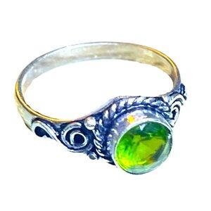 New Artisan Green Natural Peridot Cut Stone 925 Sterling Silver Swirl Ring OOAK